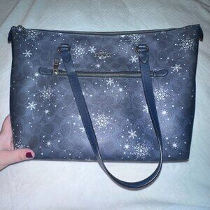 Coach Gallery Tote bag in Navy signature canvas with a snowflake print